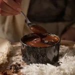 Le secret d’une crème au chocolat ultra soyeuse, riche en protéines et sans œuf pour les soirs d’hiver où je n’ai aucune envie de cuisiner