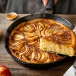 Ce gâteau aux pommes sans four me sauve : prêt en 10 min à la poêle