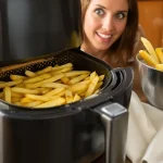 Depuis que je fais ça, mes frites Airfryer sont parfaites : l’astuce simple de l’eau chaude