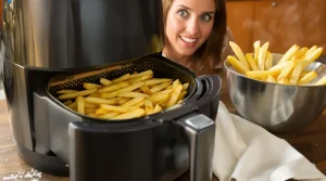 Depuis que je fais ça, mes frites Airfryer sont parfaites : l’astuce simple de l’eau chaude
